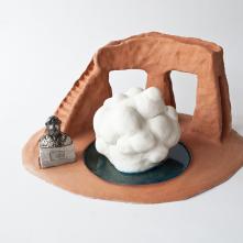 Oomori Kaizuka (détail de l'installation Asobiba Reactivated Memories) - 2018/ Grés, porcelaine, émail/ H 25 x L 45 x P 40 cm/ Collection FRAC Grand Large - Hauts-de-France Oomori Kaizuka (détail de l'installation Asobiba Reactivated Memories) - 2018/ Grés, porcelaine, émail/ H 25 x L 45 x P 40 cm/ Collection FRAC Grand Large - Hauts-de-France