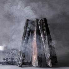 Claire Mayet, Les Bûches, 2016, céramique, machine à fumée © Head- Genève, Baptiste Coulon